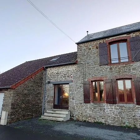 Le Mont, A La Campagne En Normandie, Proche Du Mont St Michel *