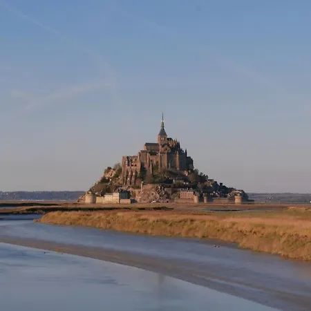 Le Mont, à La Campagne En Normandie, Proche Du Mont St Michel Hébergement de vacances Lolif