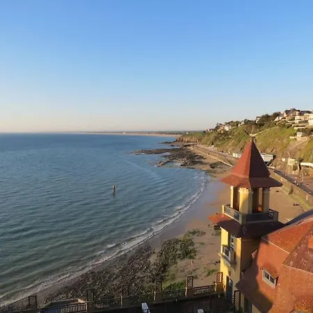 Le Mont, A La Campagne En Normandie, Proche Du Mont St Michel Lolif