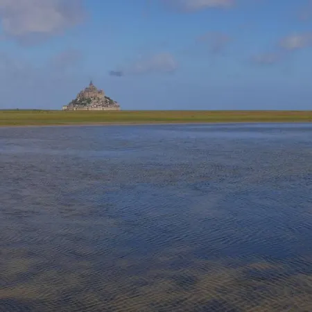 Le Mont, A La Campagne En Normandie, Proche Du Mont St Michel Lolif