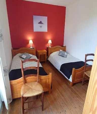 Le Mont, A La Campagne En Normandie, Proche Du Mont St Michel Lolif