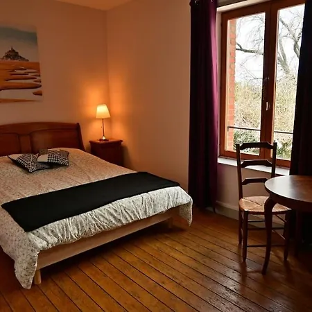 Le Mont, A La Campagne En Normandie, Proche Du Mont St Michel Lolif