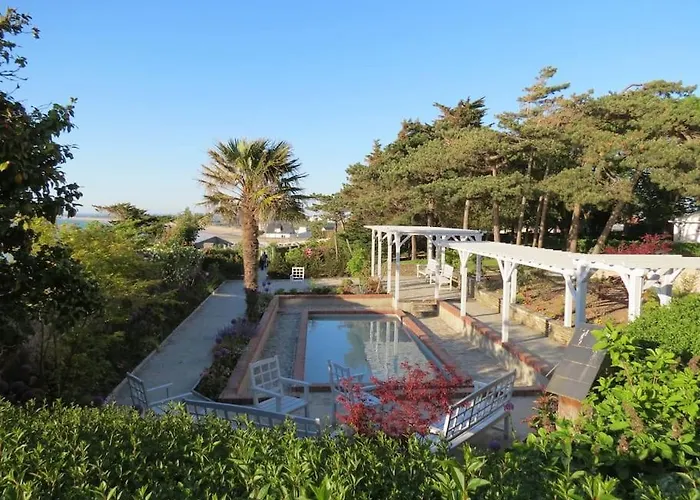 Le Mont, A La Campagne En Normandie, Proche Du Mont St Michel