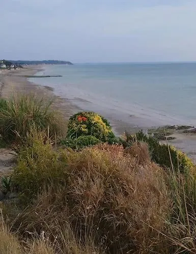 Le Mont, A La Campagne En Normandie, Proche Du Mont St Michel *