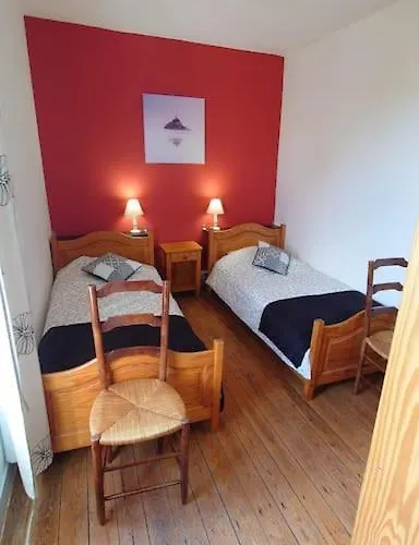 Le Mont, A La Campagne En Normandie, Proche Du Mont St Michel Lolif