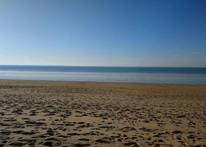 Le Mont, A La Campagne En Normandie, Proche Du Mont St Michel Lolif